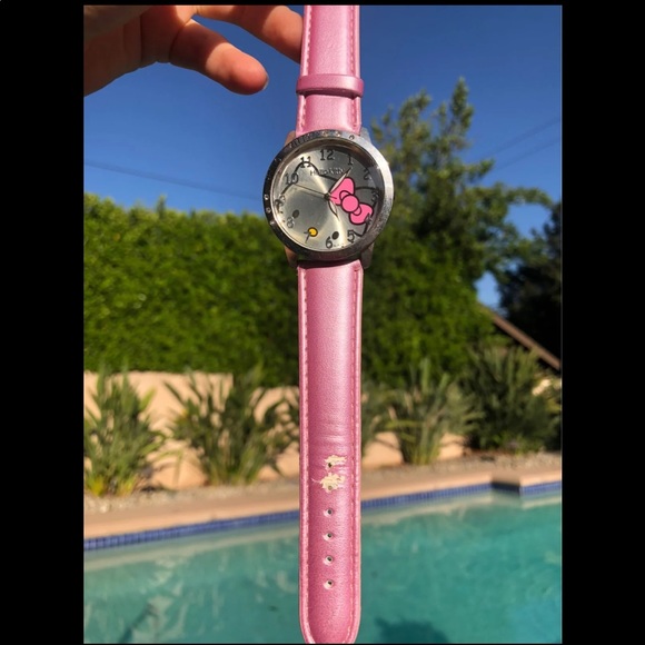 Hello Kitty Watch - Picture 2 of 4